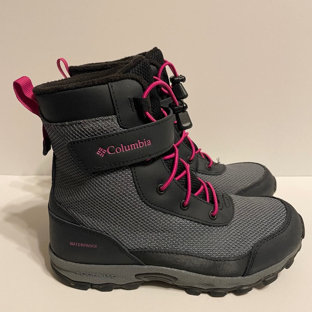 Kids Columbia snow boots size 3